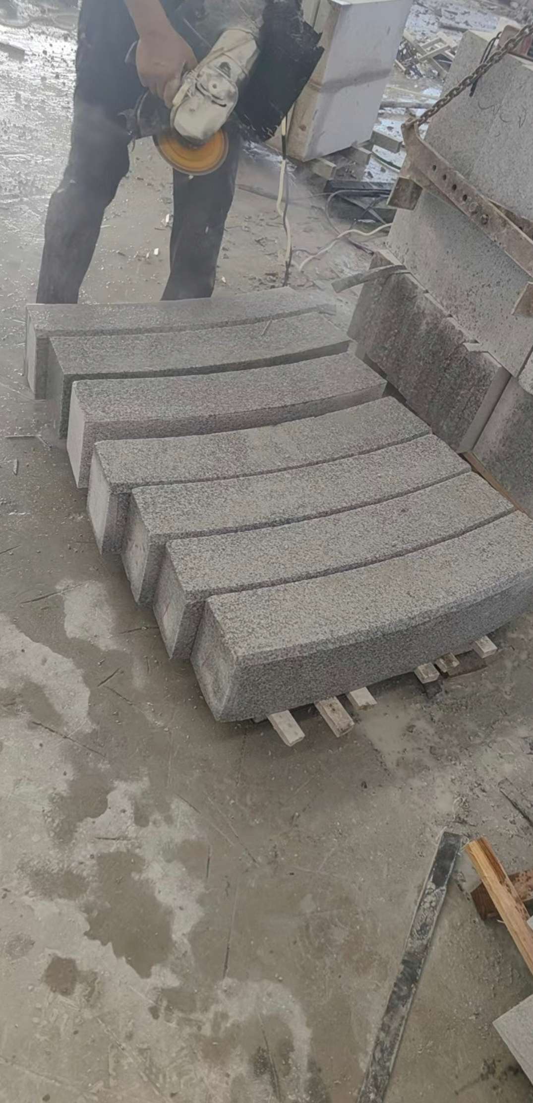陕西芝麻白弧形路牙石