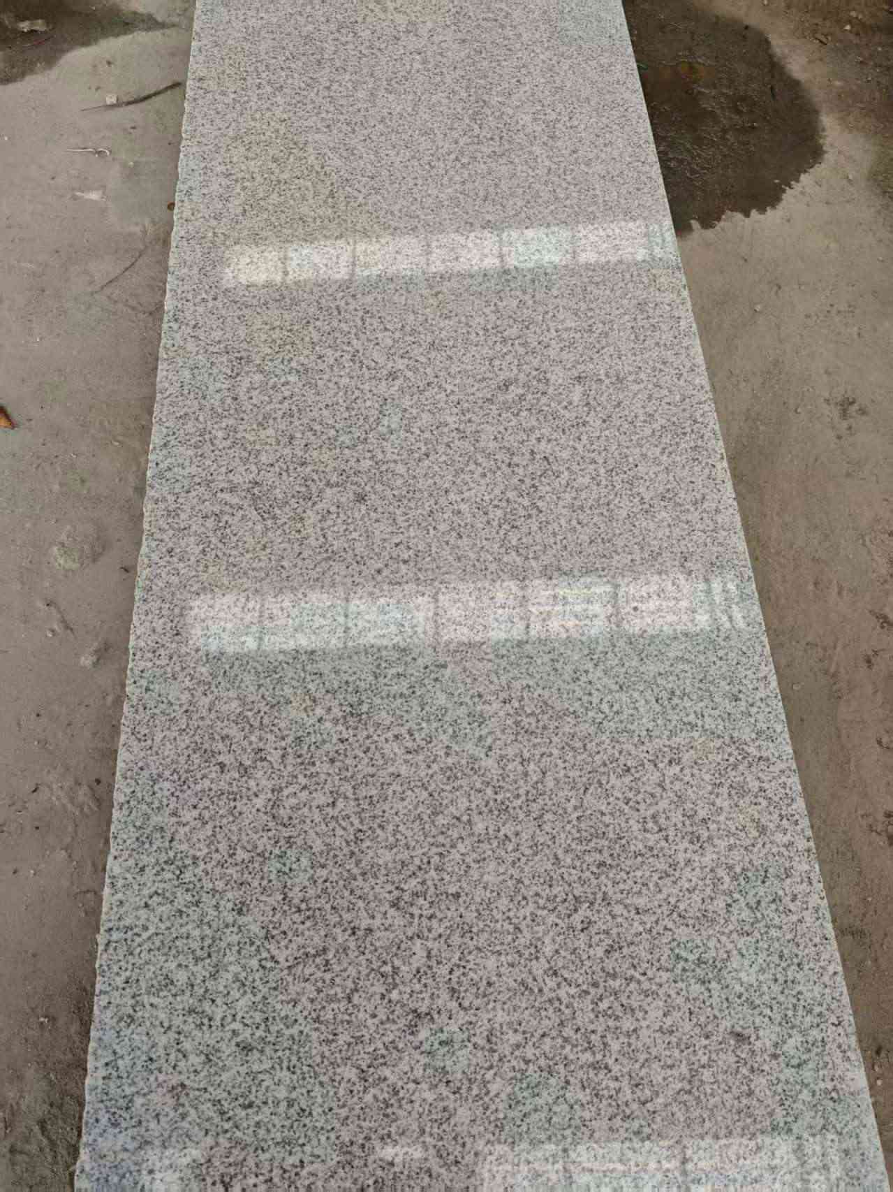 陕西芝麻白光面毛板